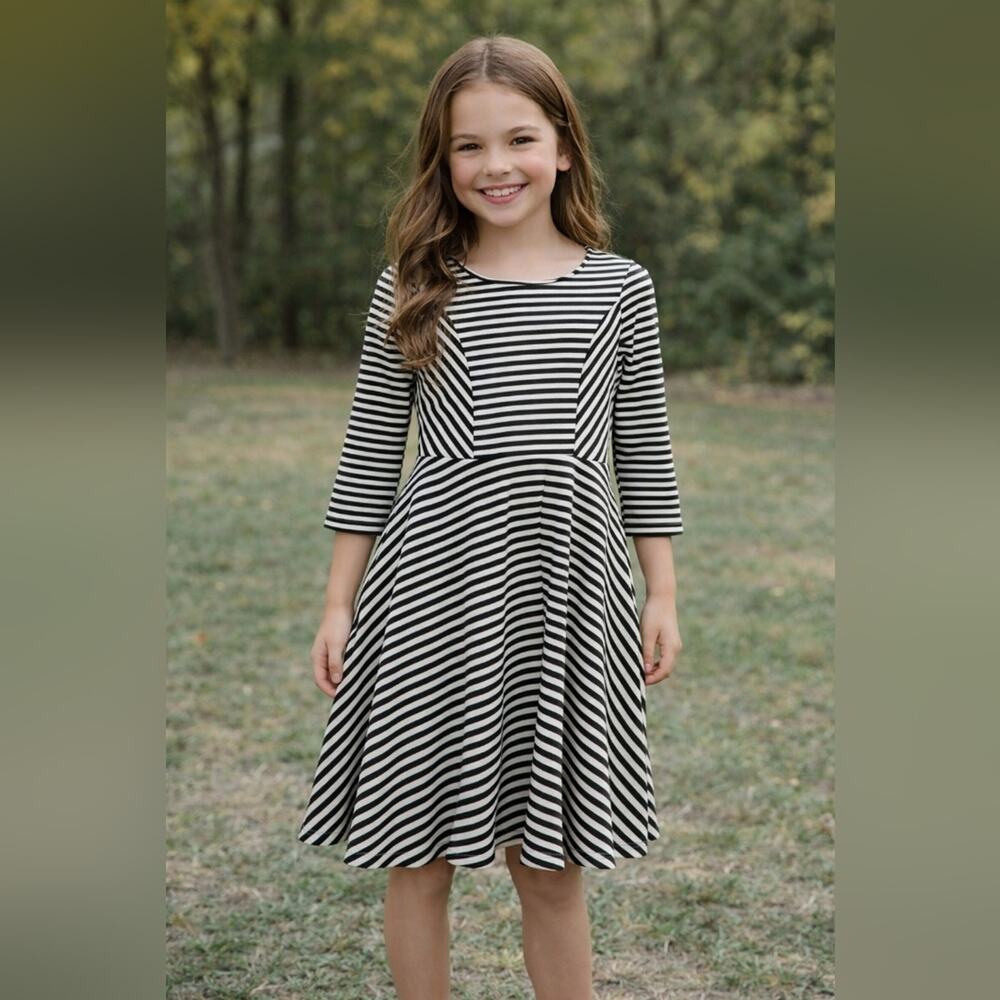 Fabkids Girls Black & White Stripe Fit & Flare Dress sz 12